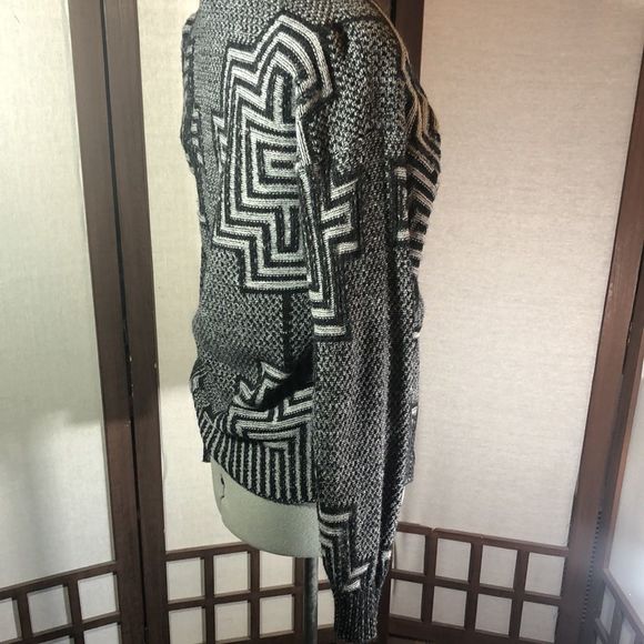 Sostanza L cardigan /geometric knit pattern /black and gray /buttons down front - Picture 4 of 11